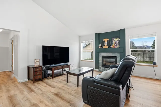 $389,900 | 18907 East Baldwin Lane, Greenacres, WA 99016