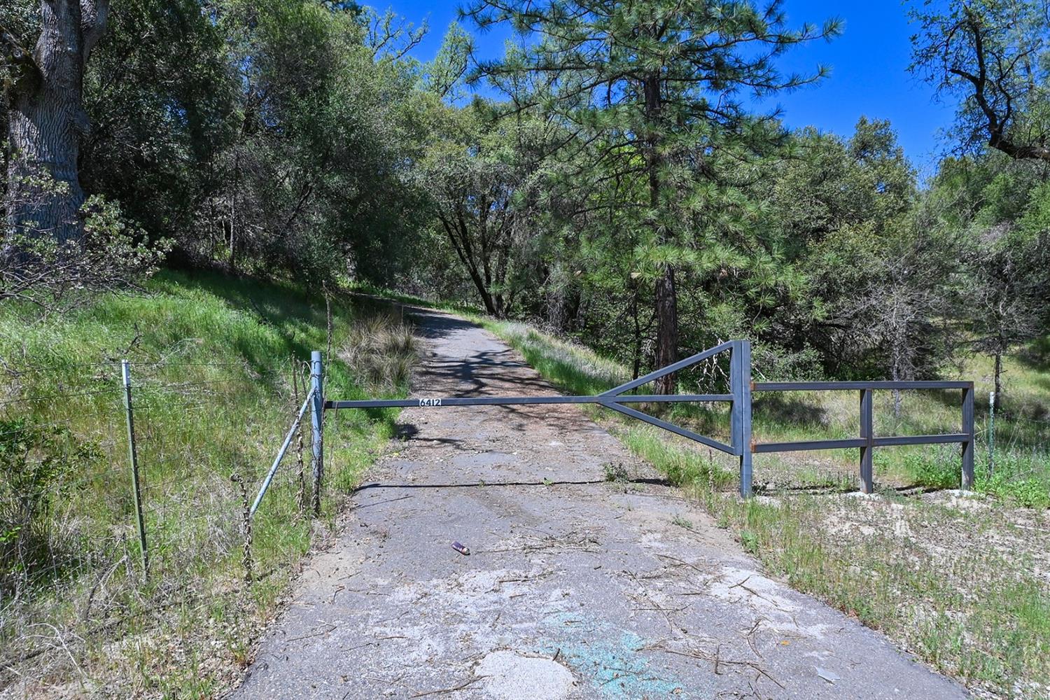 6412 Mt Aukum Road Somerset, CA 95684 - Photo 5 of 65 a view of a pathway with a park