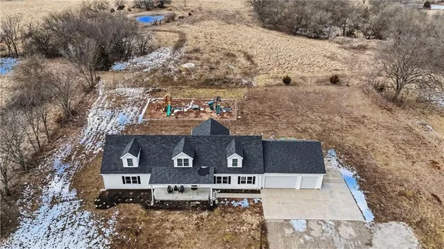 $995,000 | 34946 Spring Valley Road, Paola, KS 66071