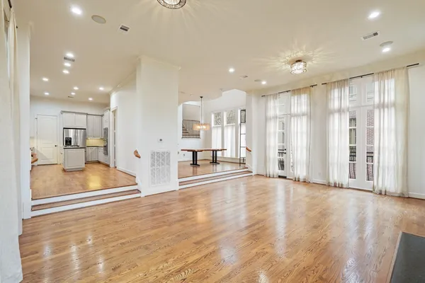 $6,000 | 521 Lovett Boulevard, Houston, TX 77006