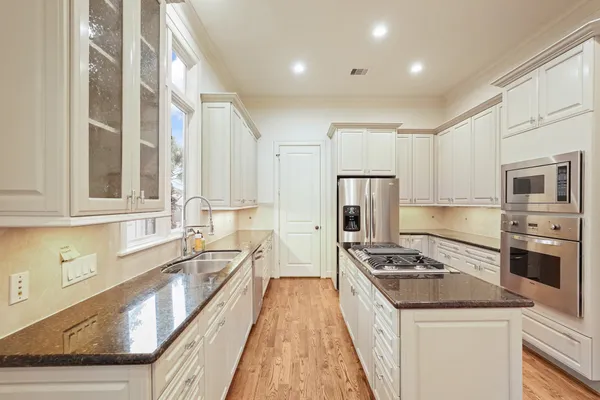 $6,000 | 521 Lovett Boulevard, Houston, TX 77006