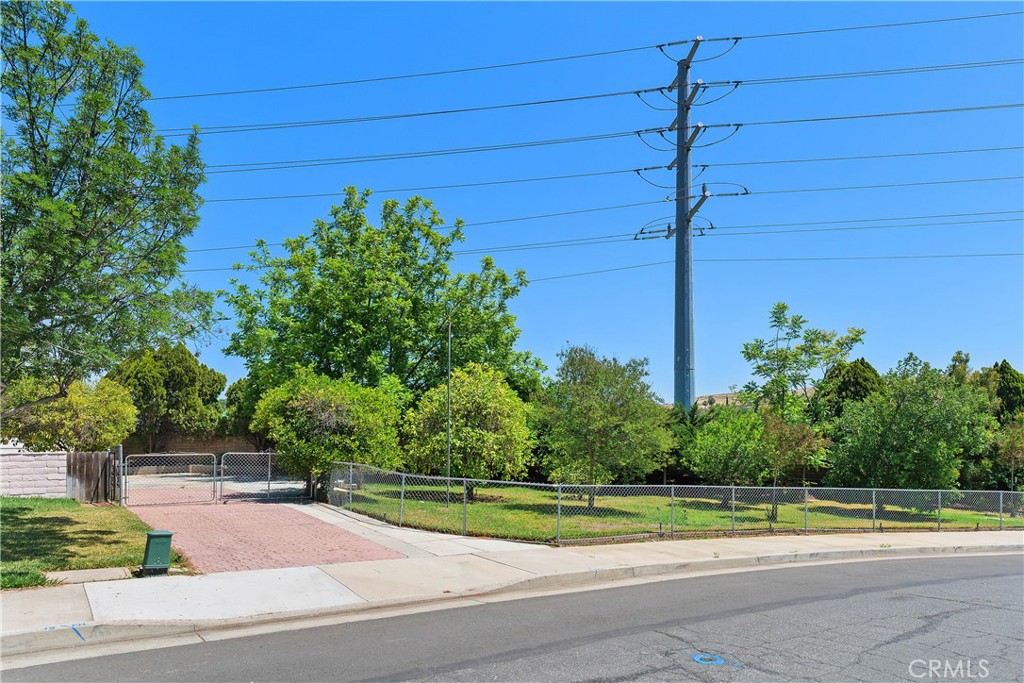 3330 Highcliff Road Riverside, CA 92506 - Photo 3 of 25