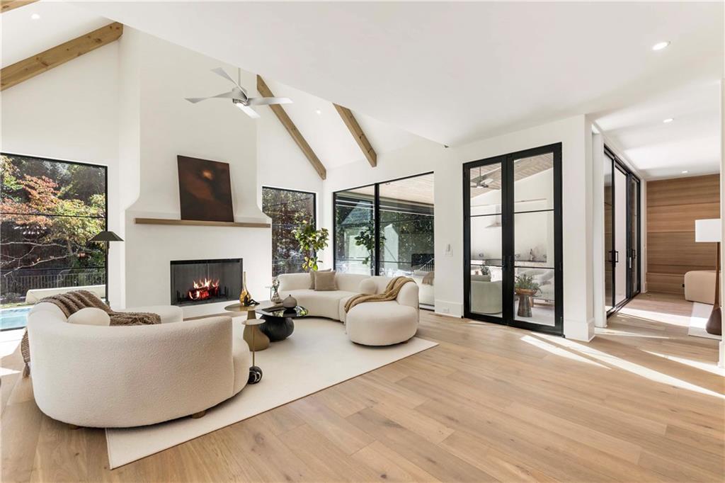 388 Londonberry Road Northwest Sandy Springs, GA 30327 - Photo 19 of 94