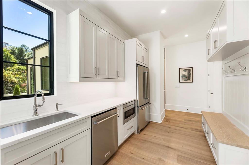 388 Londonberry Road Northwest Sandy Springs, GA 30327 - Photo 29 of 94