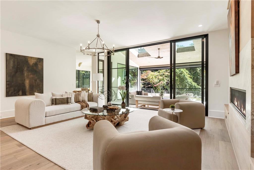 388 Londonberry Road Northwest Sandy Springs, GA 30327 - Photo 3 of 94