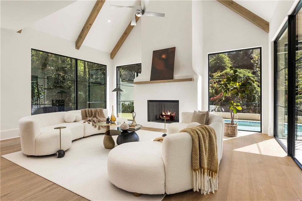 388 Londonberry Road Northwest Sandy Springs, GA 30327 - Photo 4 of 94