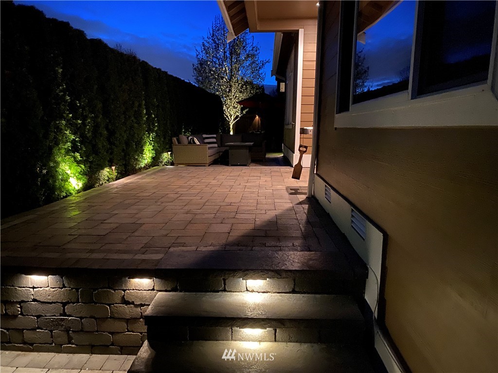 6753 Southeast 2nd Street Renton, WA 98059 - Photo 31 of 32 a view of lobby with a yard