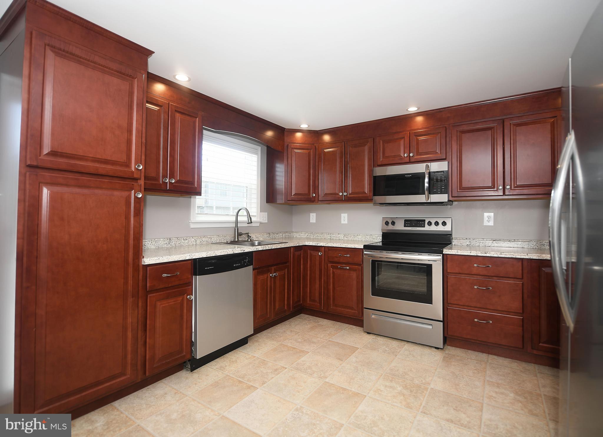 4000 Issacs Road Baltimore, MD 21220 - Photo 12 of 30 Stainless appliances