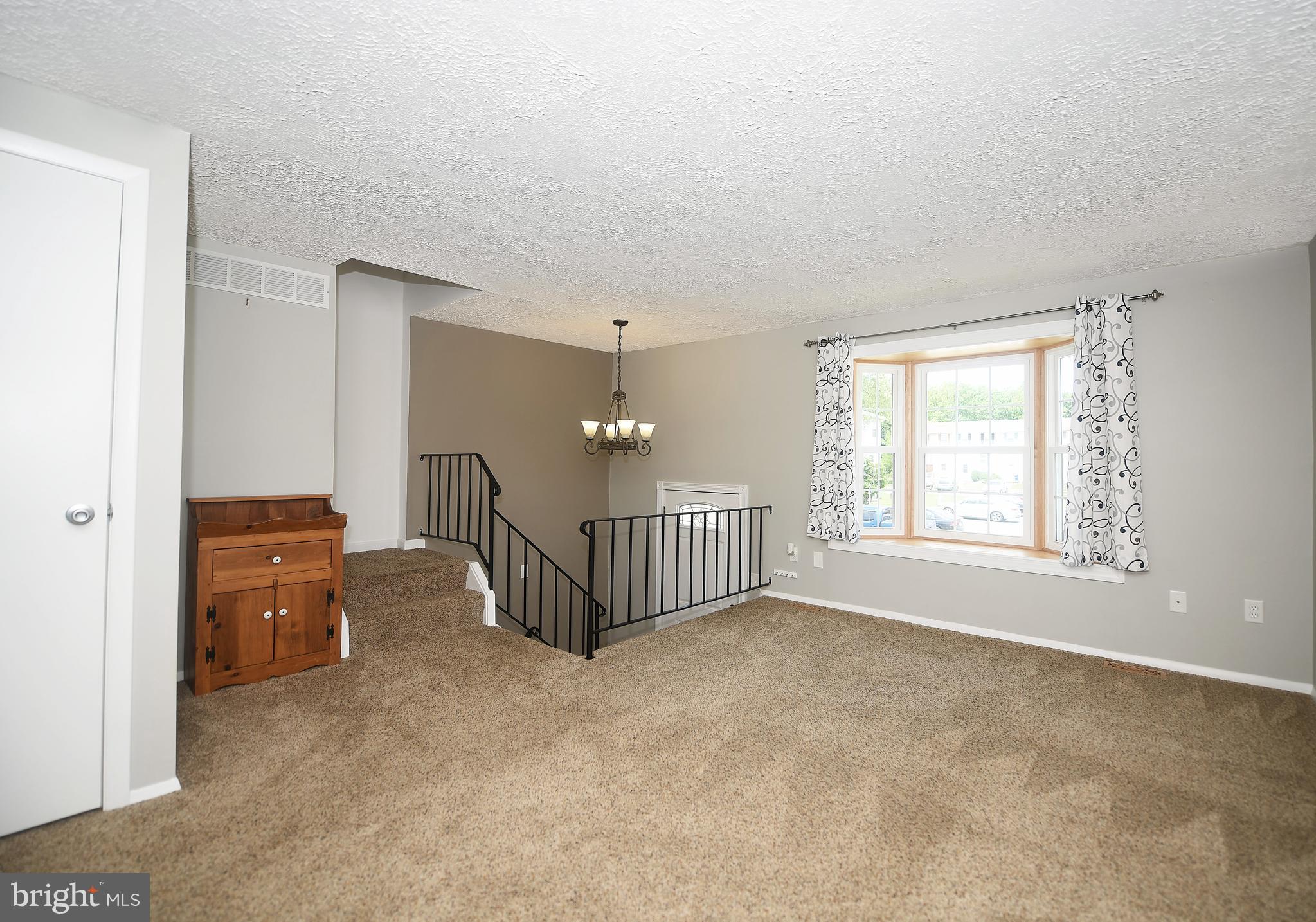 4000 Issacs Road Baltimore, MD 21220 - Photo 6 of 30 Bright open living room