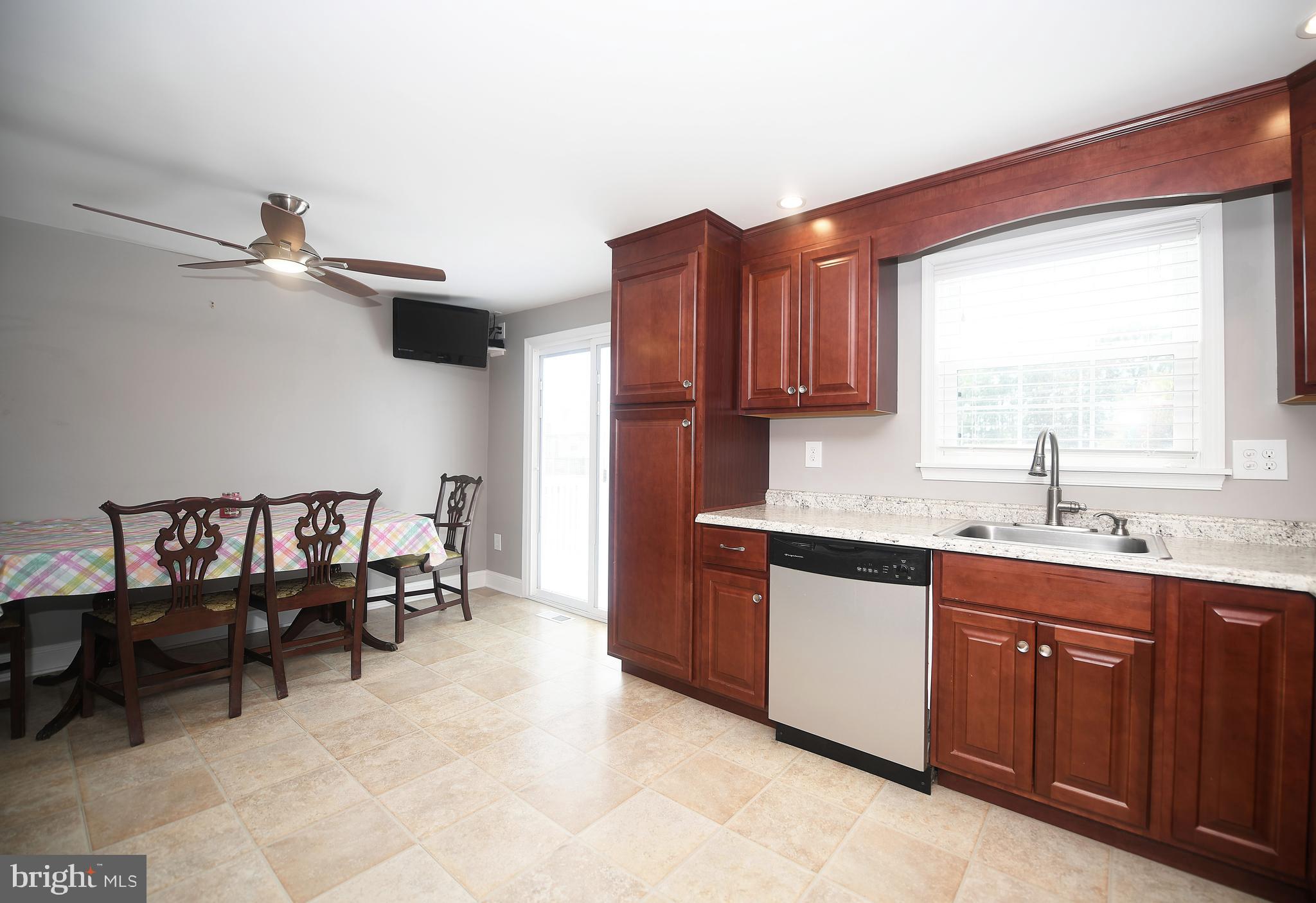 4000 Issacs Road Baltimore, MD 21220 - Photo 10 of 30 Bright eat in kitchen