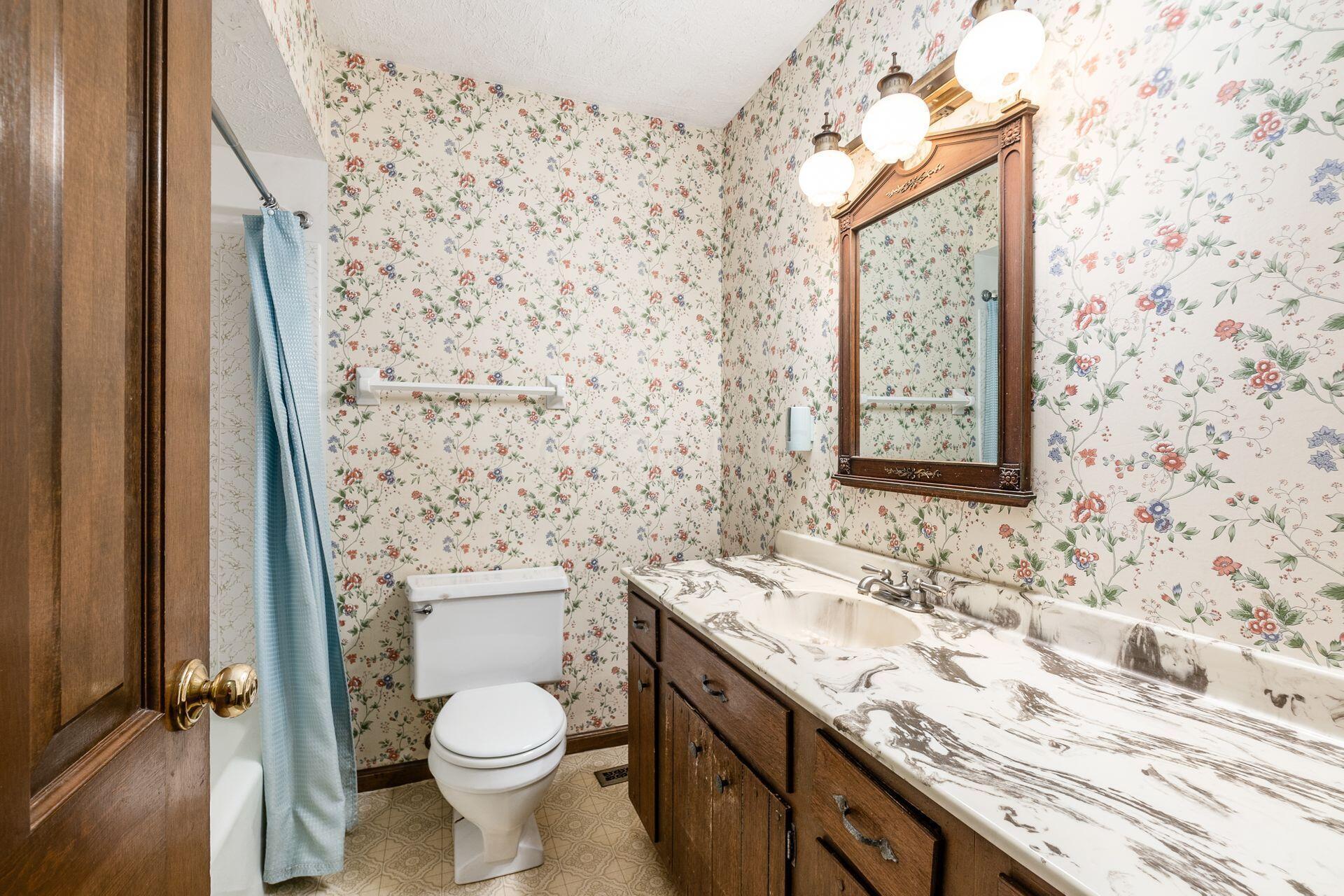 8712 Cheshire Road Sunbury, OH 43074 - Photo 18 of 40 Full Bathroom
