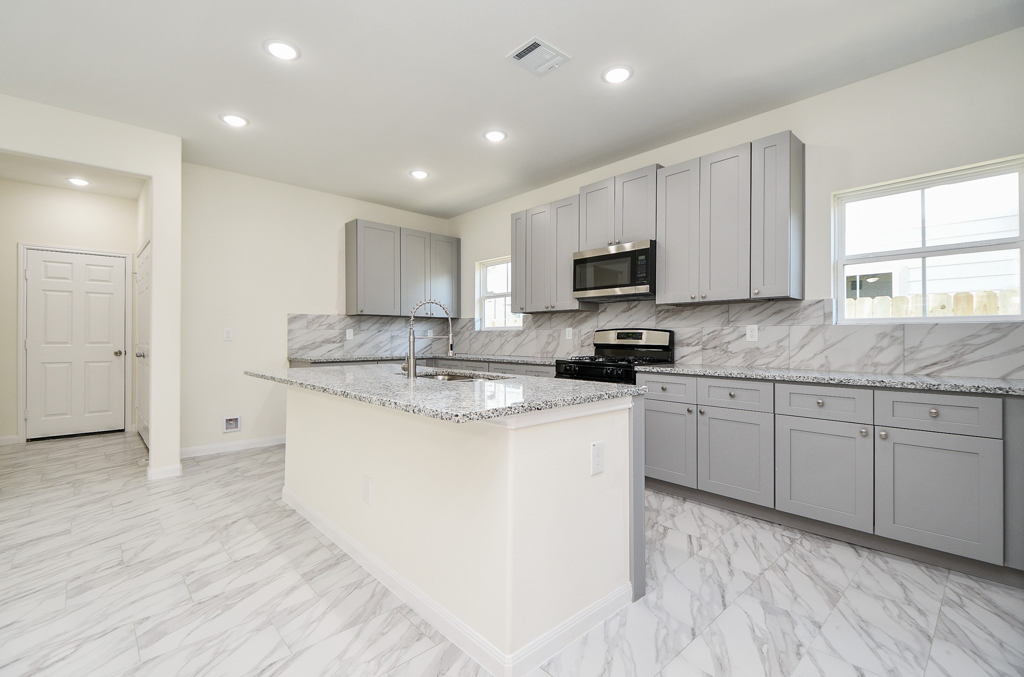 2815 Pine Estate Lane Houston, TX 77014 - Photo 11 of 32