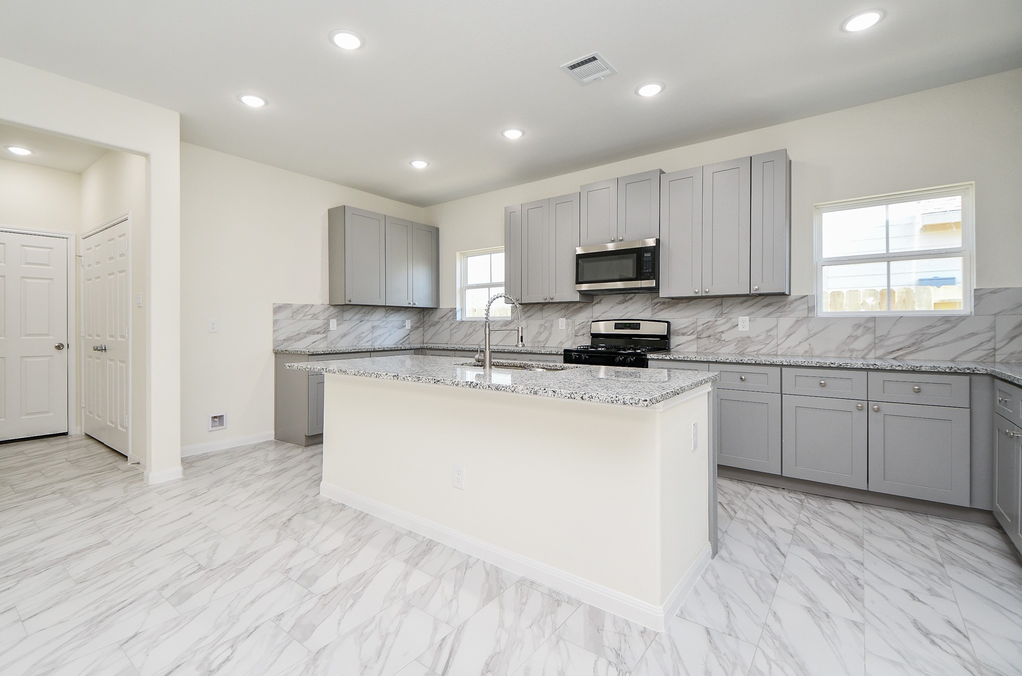 2815 Pine Estate Lane Houston, TX 77014 - Photo 12 of 32