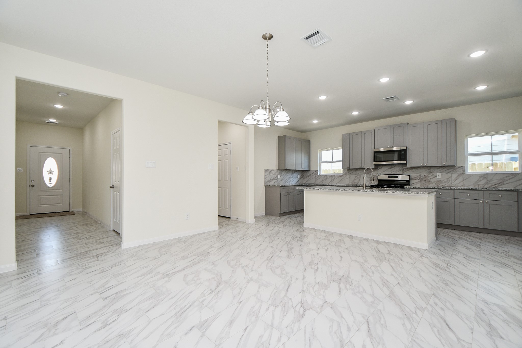 2815 Pine Estate Lane Houston, TX 77014 - Photo 9 of 32