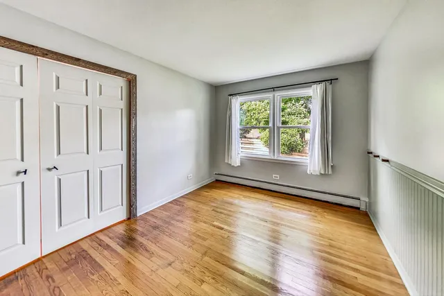 $2,800 | 129 East 55th Street, Westmont, IL 60559