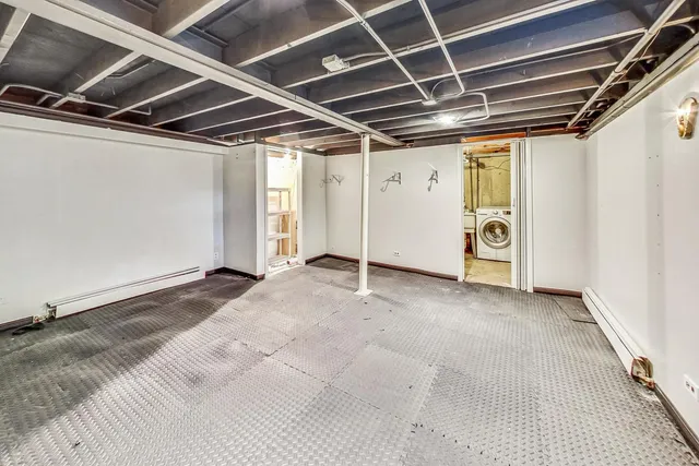 $2,800 | 129 East 55th Street, Westmont, IL 60559