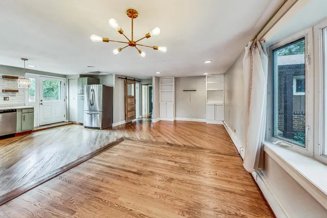 $2,800 | 129 East 55th Street, Westmont, IL 60559