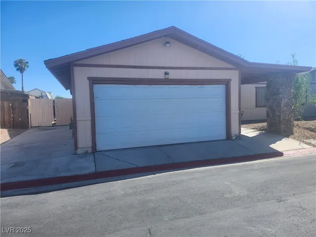 $1,500 | 4726 Madrigal Way, Las Vegas, NV 89122