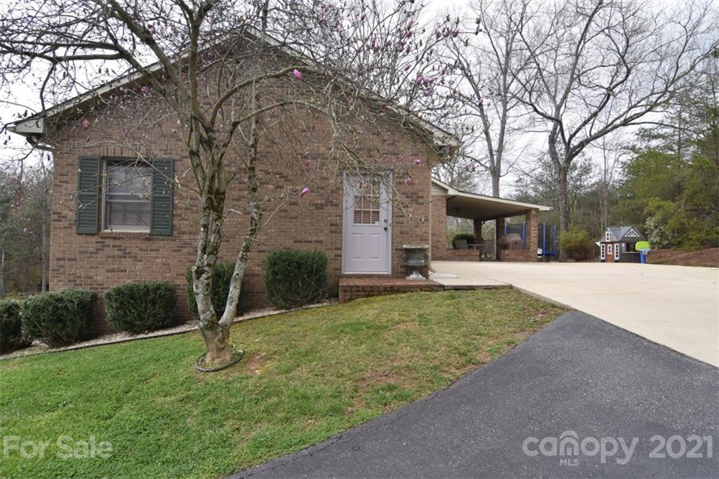 3133 Roland Road Morganton, NC 28655 - Photo 5 of 48 Gallery Image 5