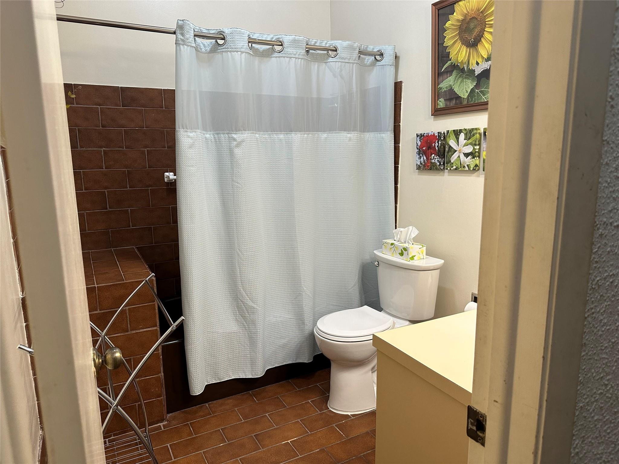 5713 Lime Hill Road Lauderhill, FL 33319 - Photo 13 of 27 Main bathroom