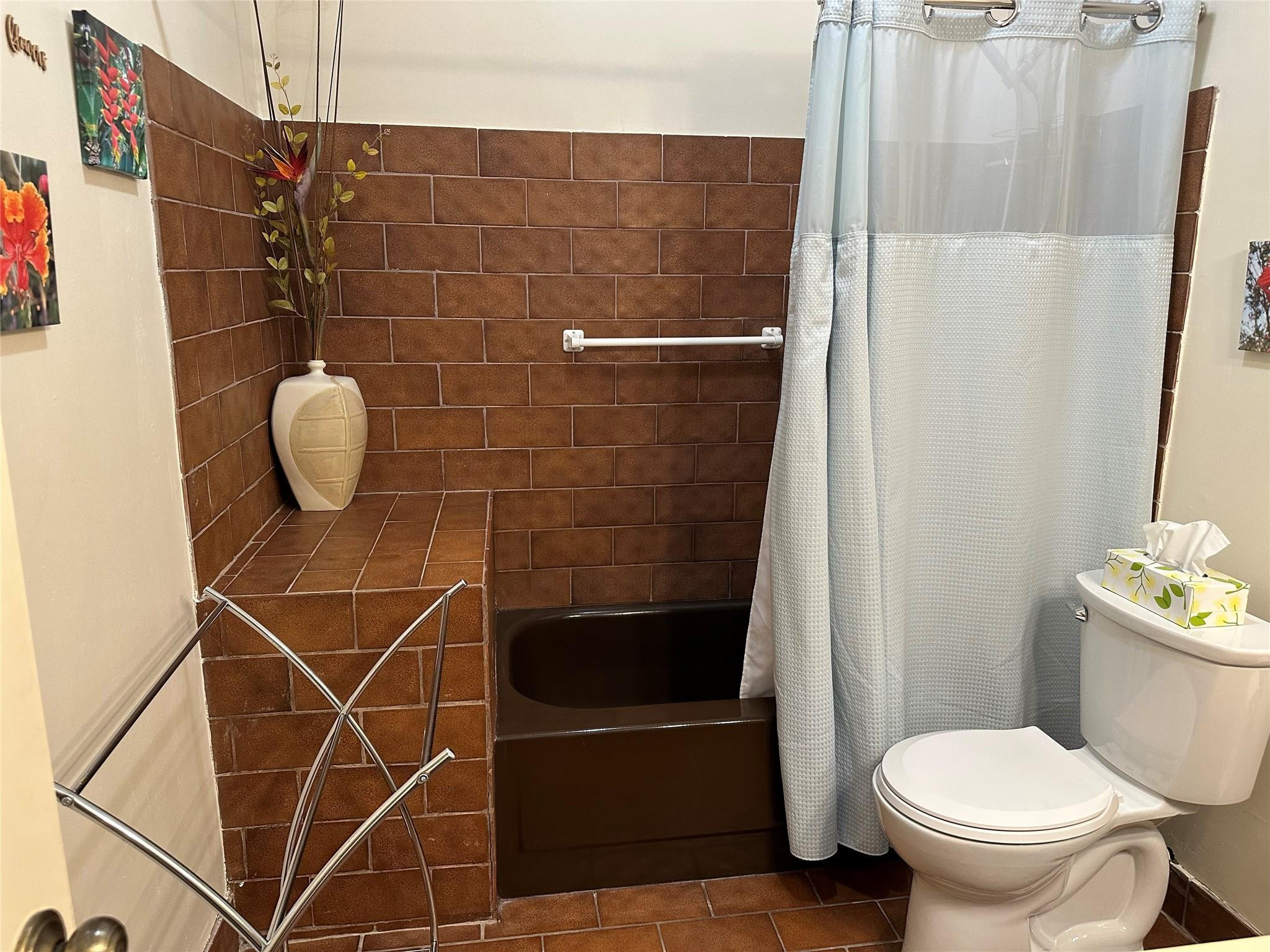 5713 Lime Hill Road Lauderhill, FL 33319 - Photo 14 of 27 Main bathroom