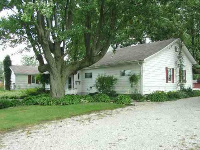 3254 West St Road Silver Lake, IN 46982 - Photo 3 of 8 Gallery Image 3