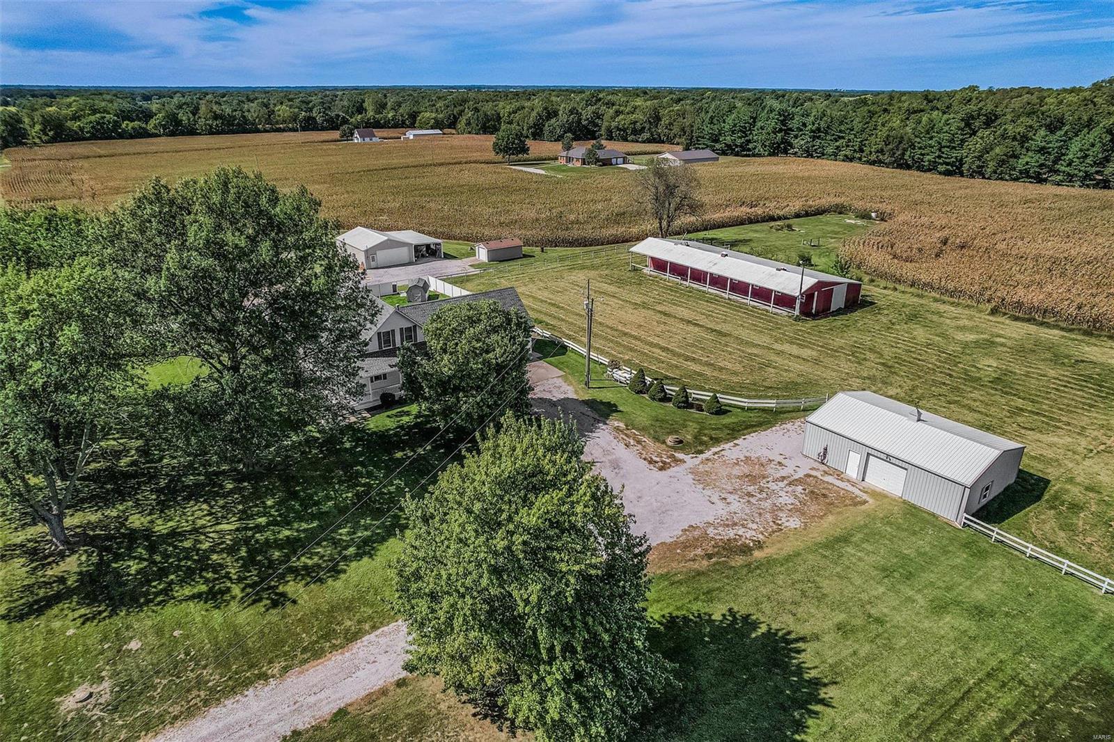 11237 Lake Road Highland, IL 62249 - Photo 4 of 46