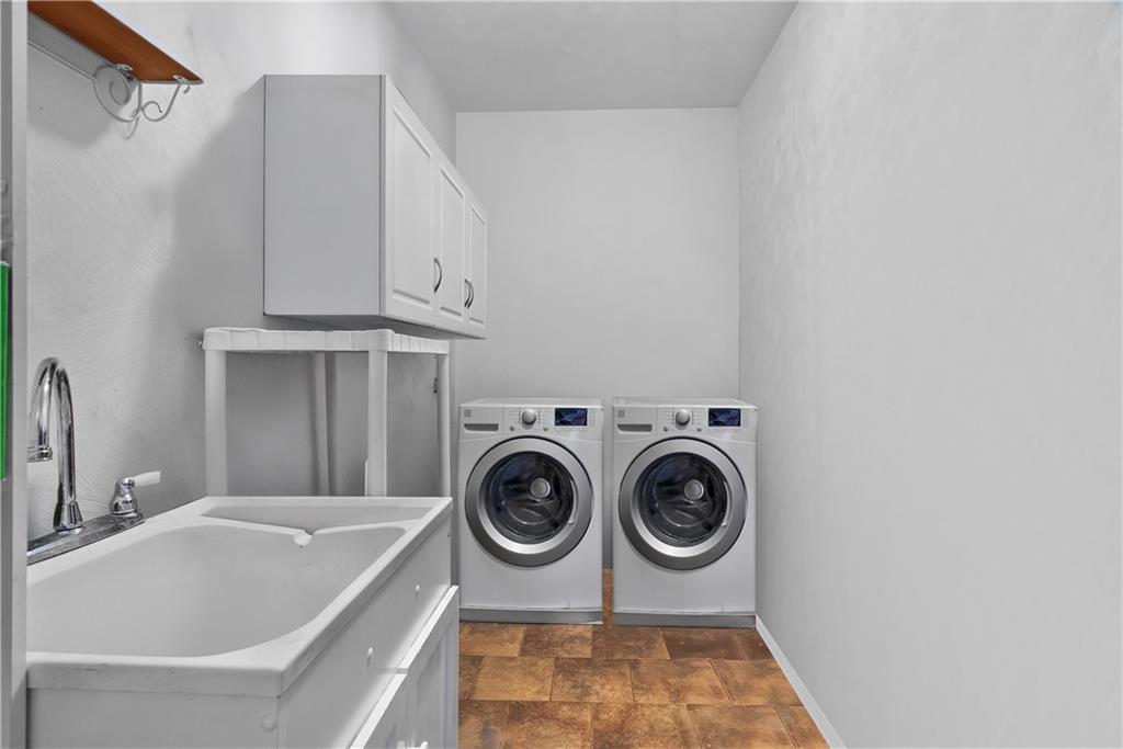292 Myoma Road Mars, PA 16046 - Photo 22 of 50 a bathroom with a bathtub