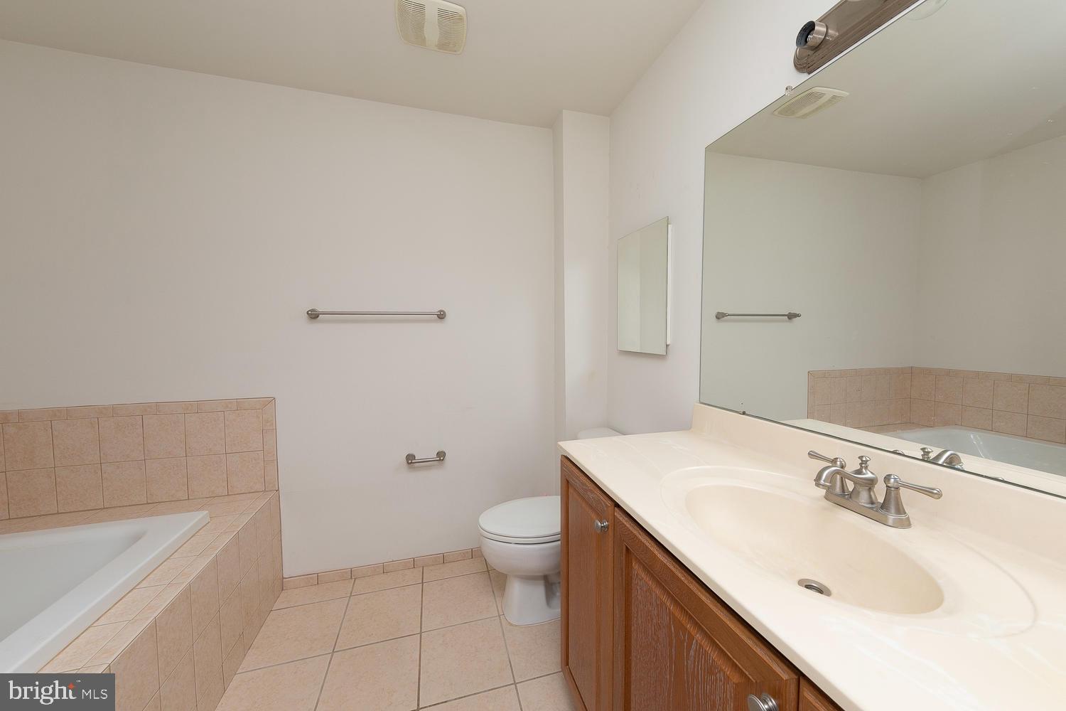1630 Welsh Road, Unit 32D Philadelphia, PA 19115 - Photo 12 of 19