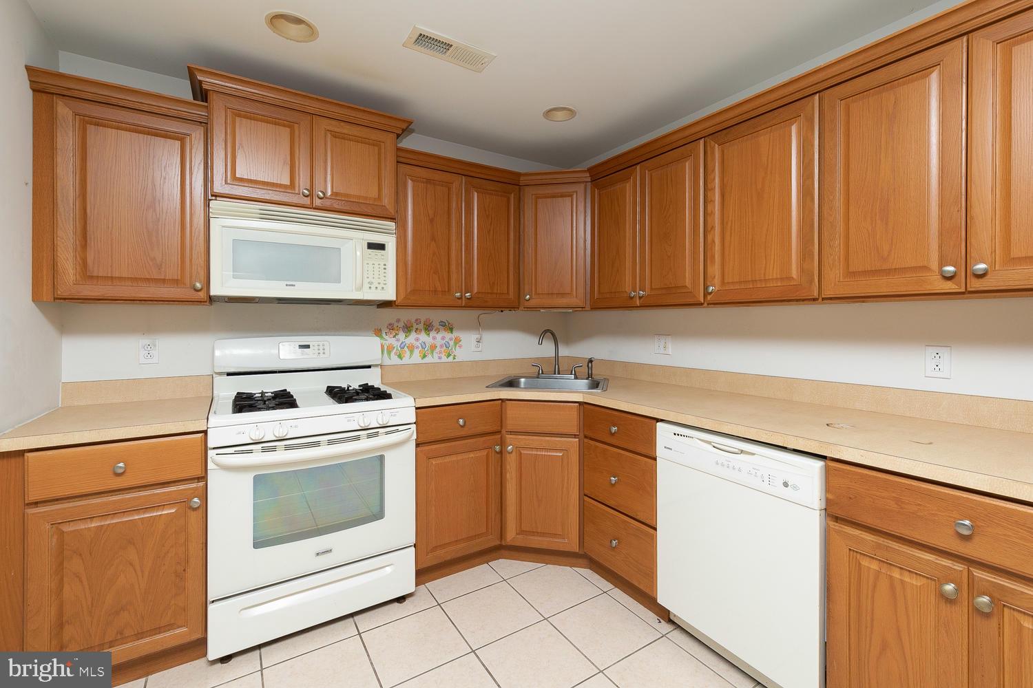 1630 Welsh Road, Unit 32D Philadelphia, PA 19115 - Photo 7 of 19