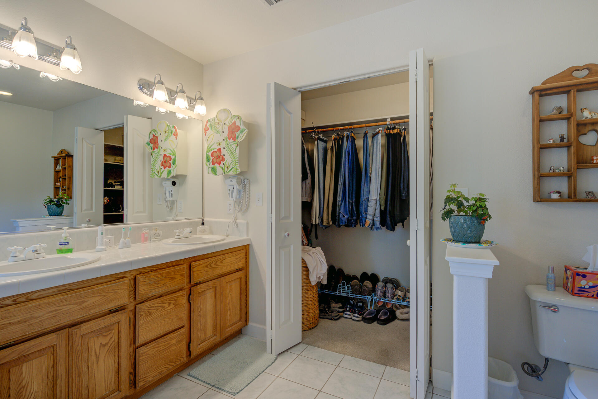 13223 Padani Drive Redding, CA 96003 - Photo 20 of 48 a spacious en suite bathroom with a double vanity sink and a mirror