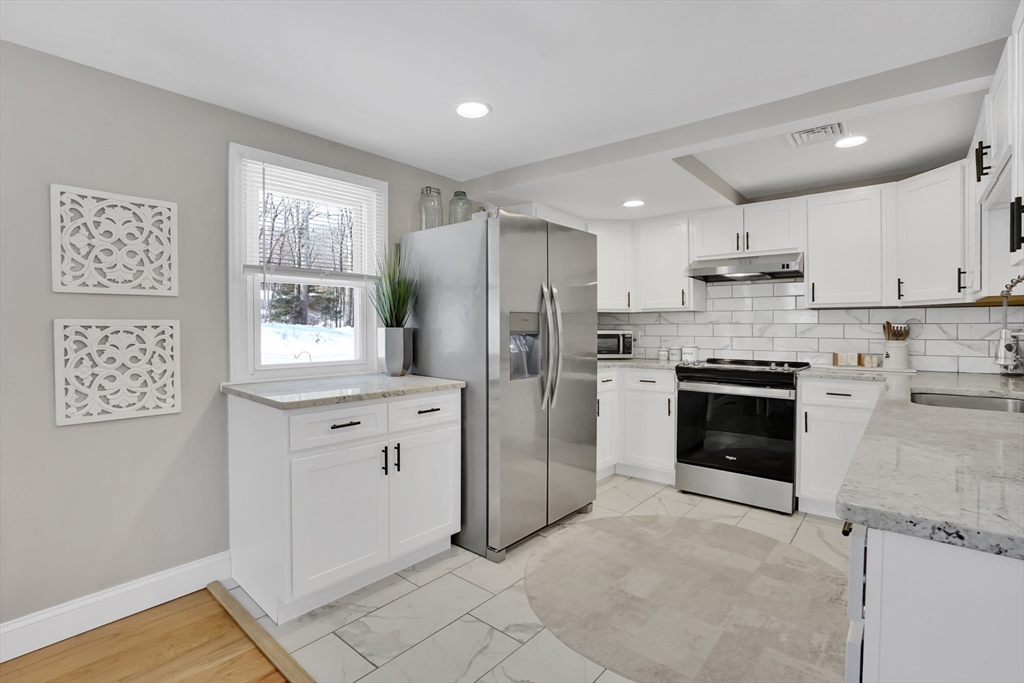 261 Chapin Road Hampden, MA 01036 - Photo 5 of 36