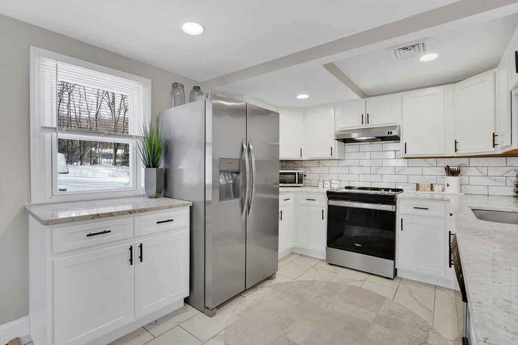 261 Chapin Road Hampden, MA 01036 - Photo 7 of 36