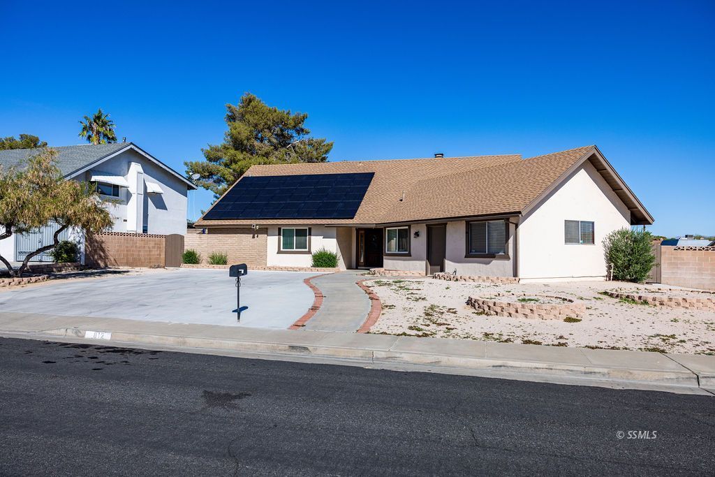 812 Lynn Way Ridgecrest, CA 93555 - Photo 3 of 48