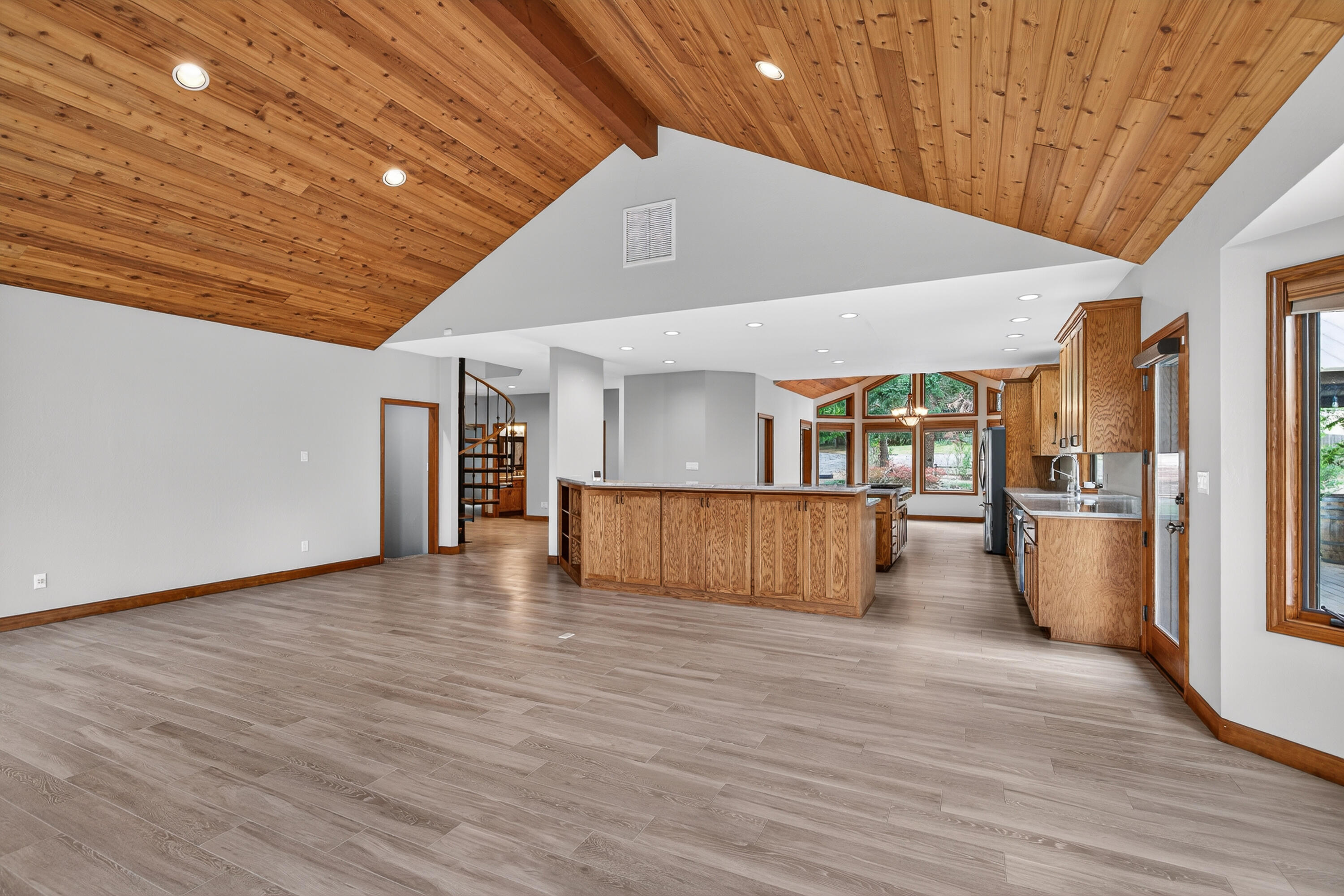 2365 Eastside Road Jacksonville, OR 97530 - Photo 13 of 69 11-9