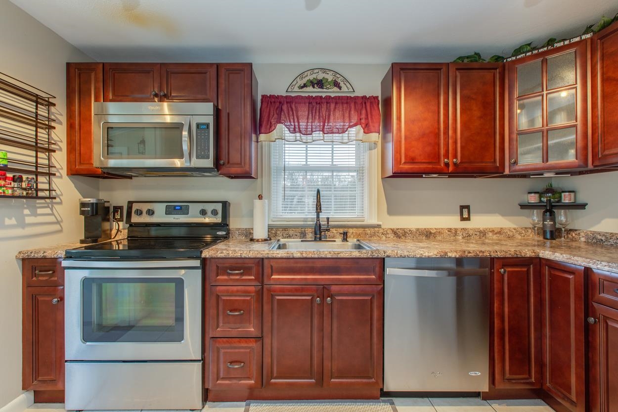 264 Stage Road Hampstead, NH 03841 - Photo 12 of 17