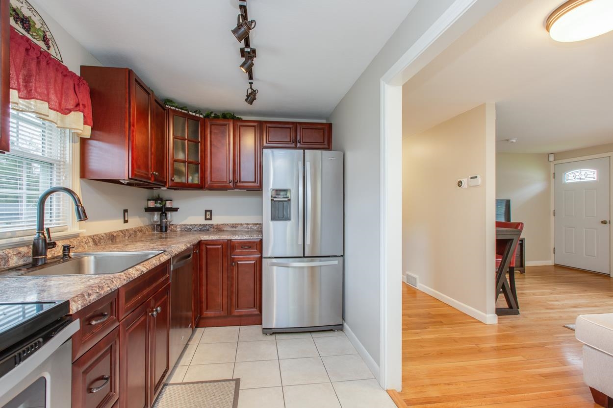 264 Stage Road Hampstead, NH 03841 - Photo 13 of 17