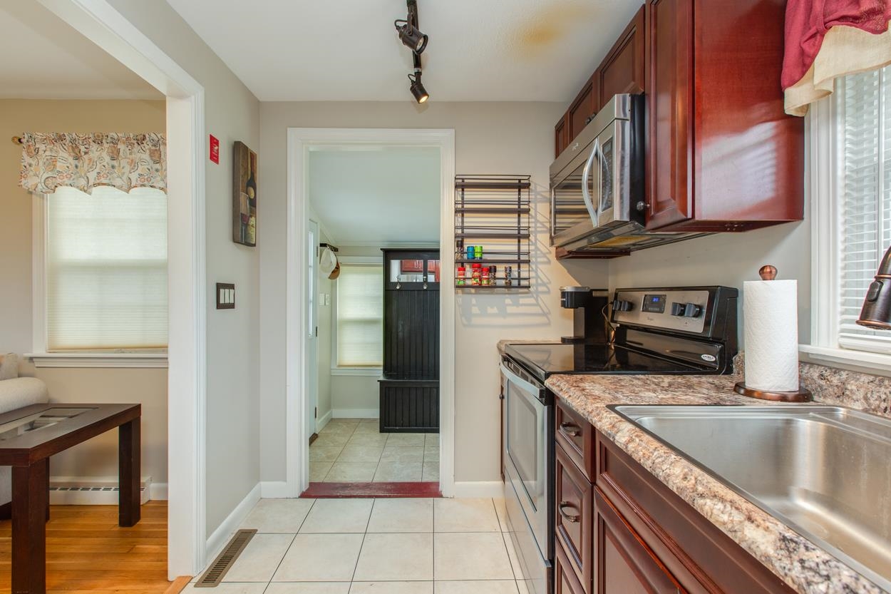 264 Stage Road Hampstead, NH 03841 - Photo 14 of 17