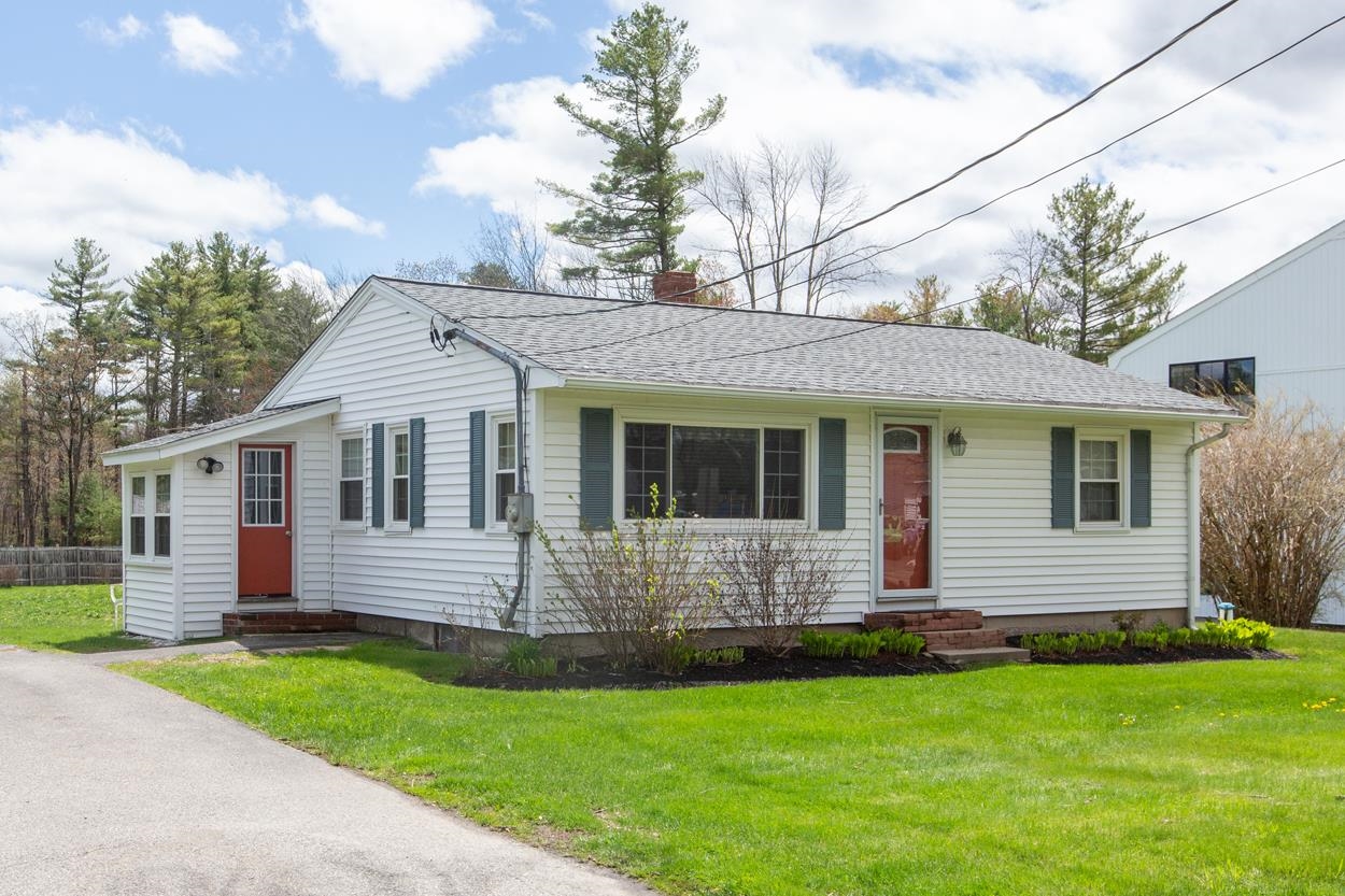 264 Stage Road Hampstead, NH 03841 - Photo 2 of 17