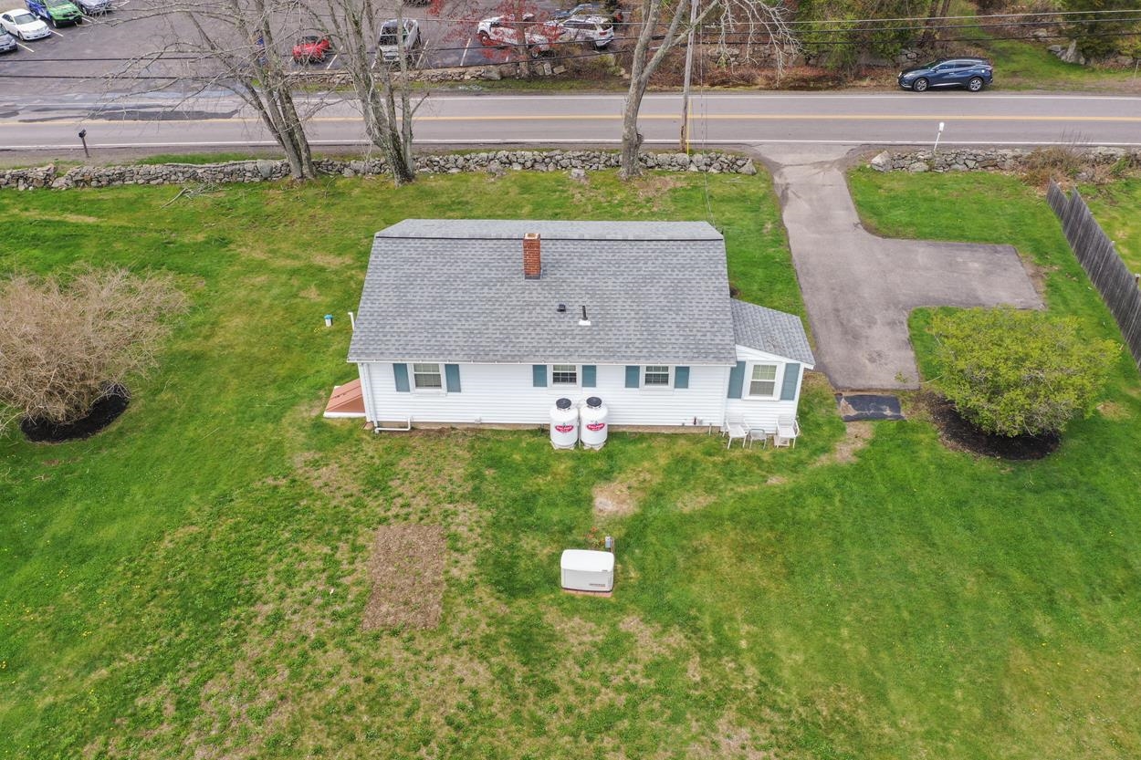 264 Stage Road Hampstead, NH 03841 - Photo 3 of 17