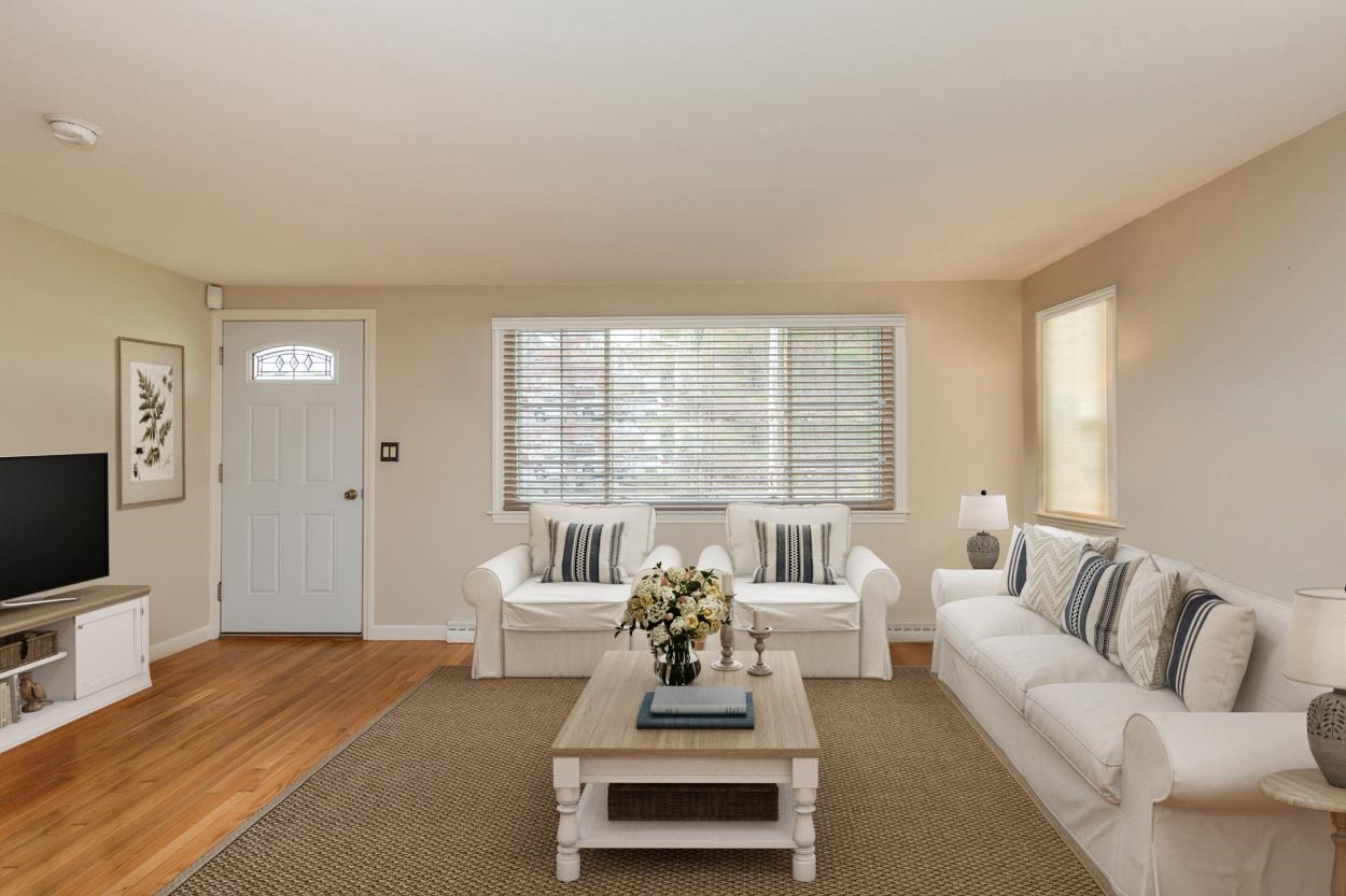 264 Stage Road Hampstead, NH 03841 - Photo 8 of 17