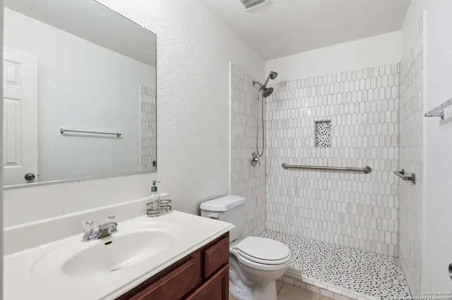 $2,695 | 8415 Painted Wagon, San Antonio, TX 78254