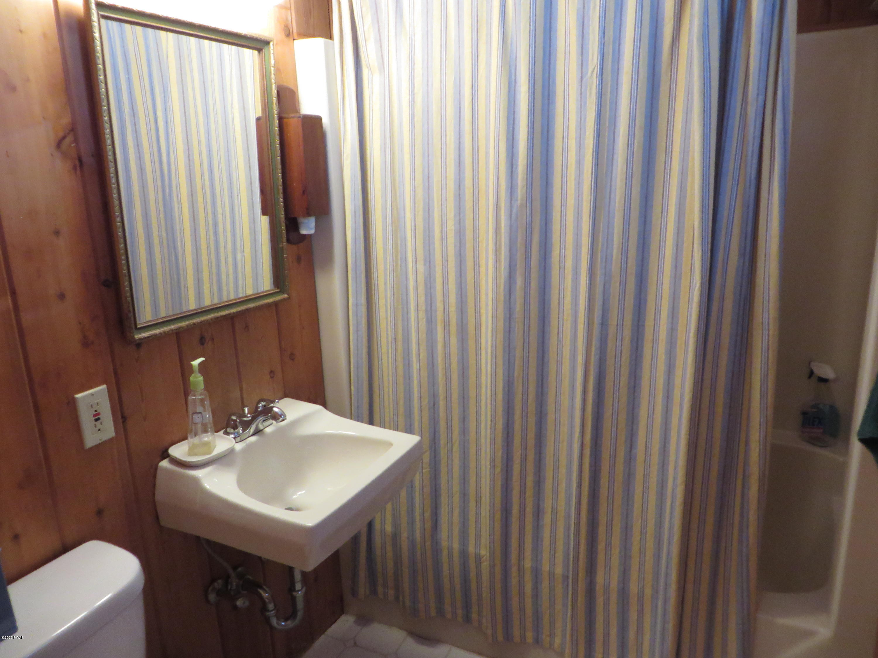 124 Sunnylands Road Milford, PA 18337 - Photo 11 of 17 Bath