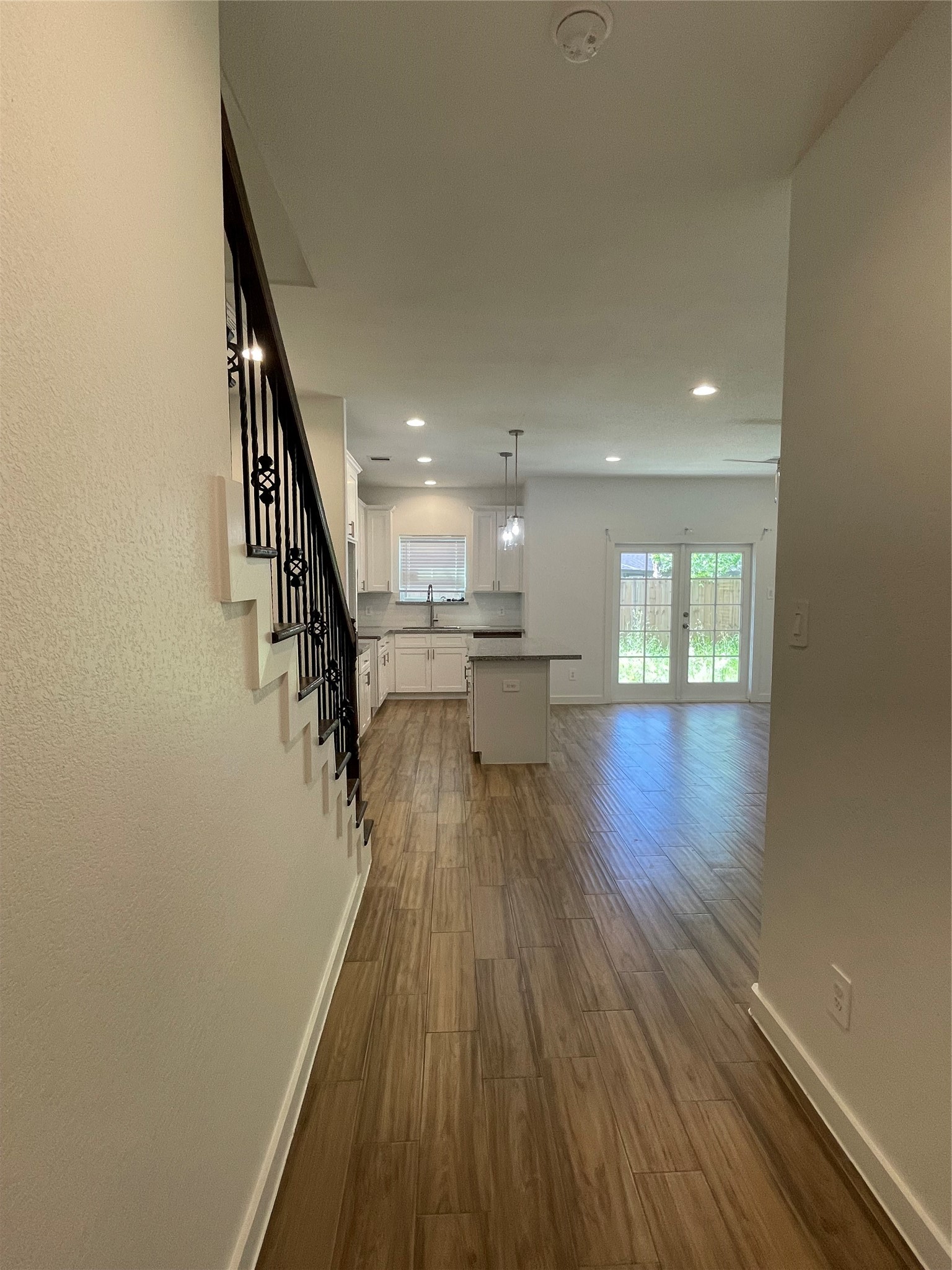 5314 Longmeadow Street, Unit B Houston, TX 77033 - Photo 13 of 32 View to kitchen from garage