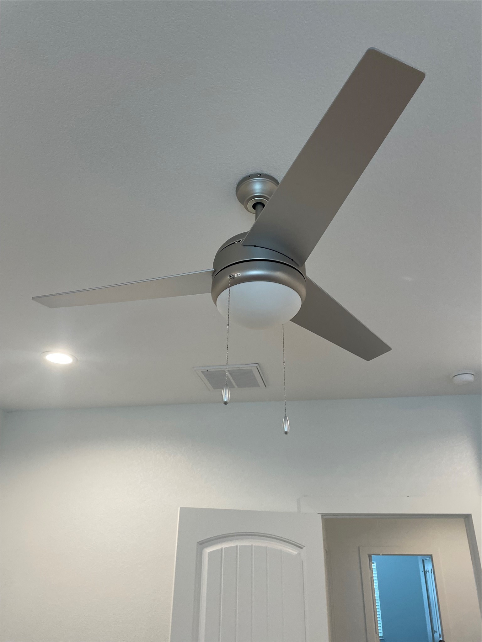 5314 Longmeadow Street, Unit B Houston, TX 77033 - Photo 19 of 32 Beautiful ceiling fans are throughout the home