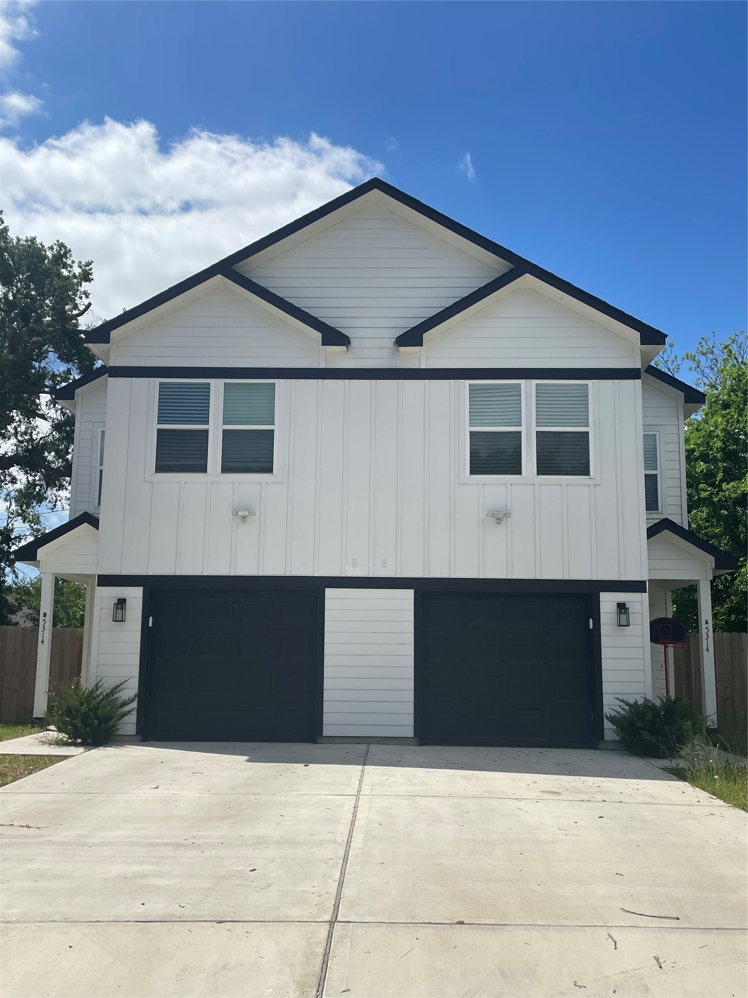 5314 Longmeadow Street, Unit B Houston, TX 77033 - Photo 2 of 32 Unit B is on the left