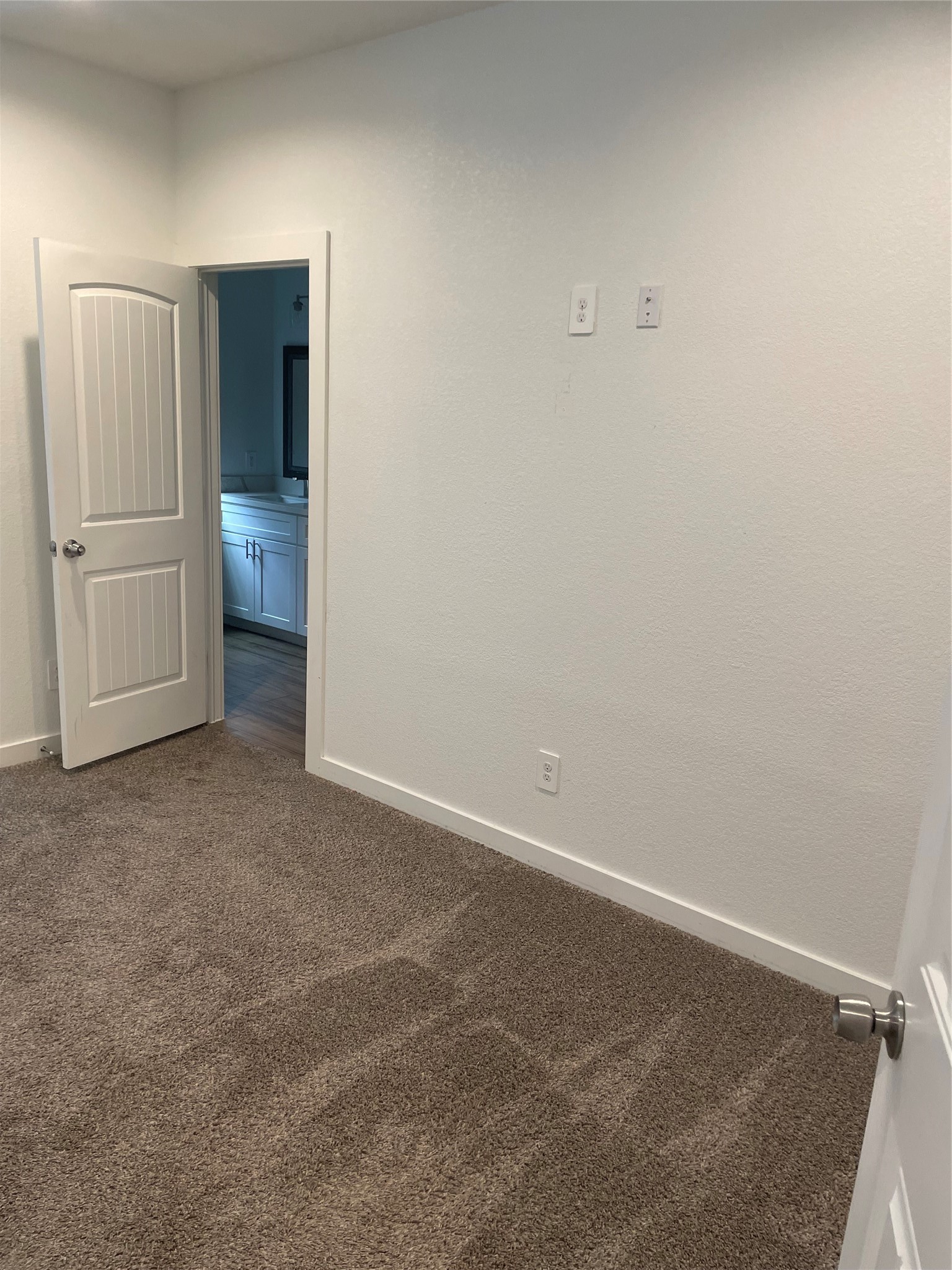 5314 Longmeadow Street, Unit B Houston, TX 77033 - Photo 21 of 32 Primary bedroom