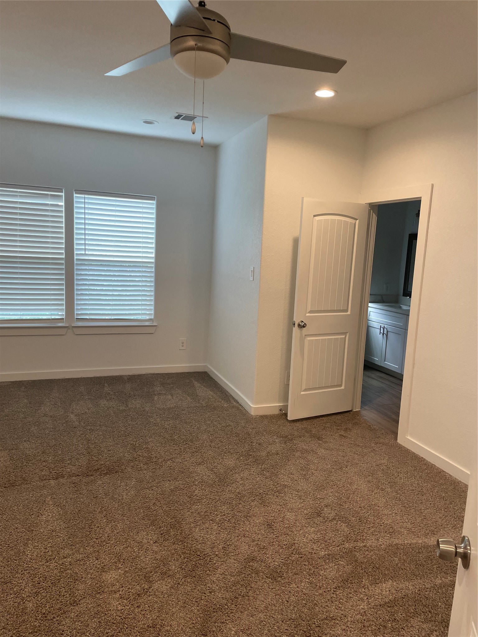 5314 Longmeadow Street, Unit B Houston, TX 77033 - Photo 22 of 32 Primary bedroom