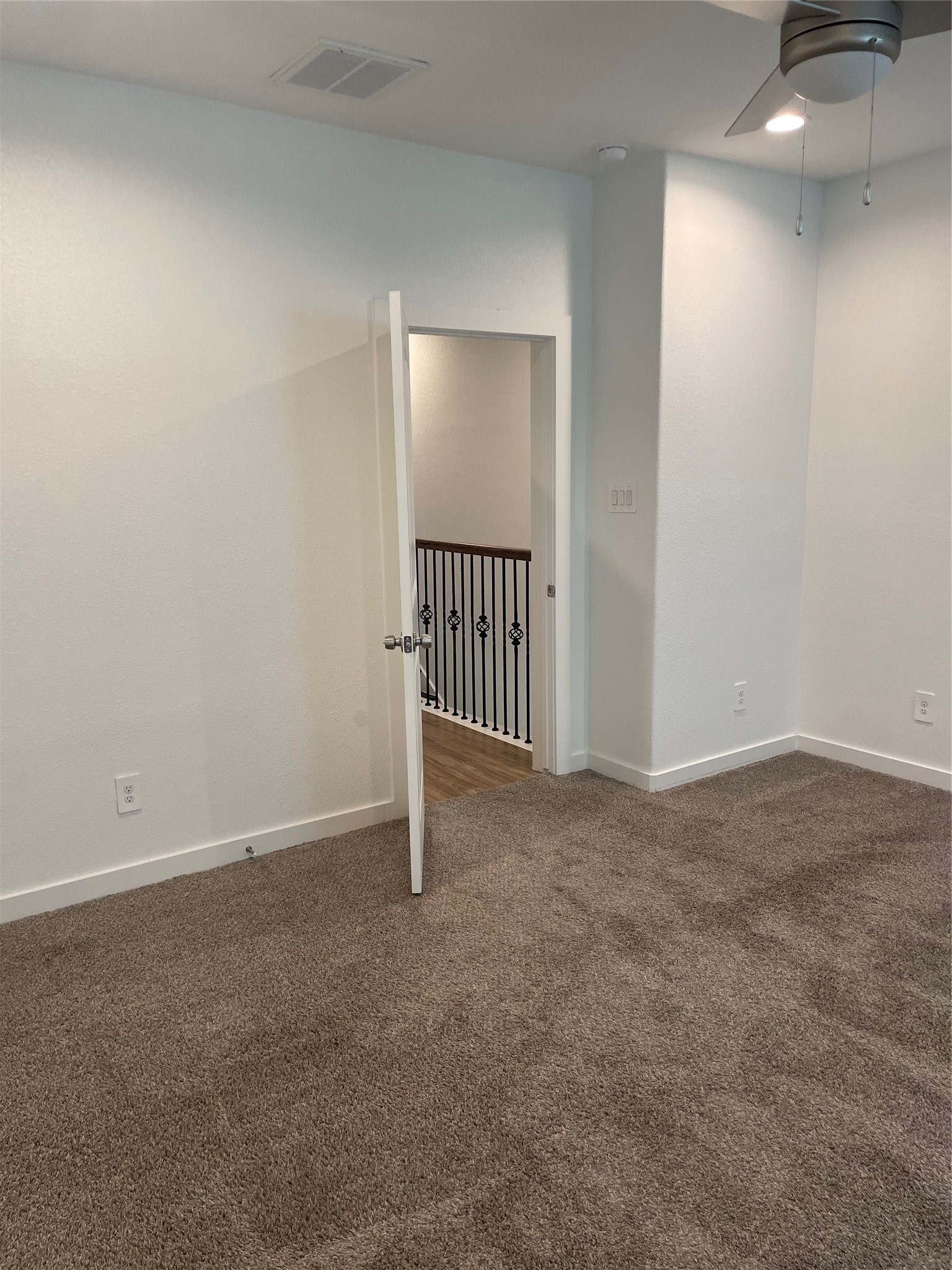 5314 Longmeadow Street, Unit B Houston, TX 77033 - Photo 24 of 32 Primary bedroom