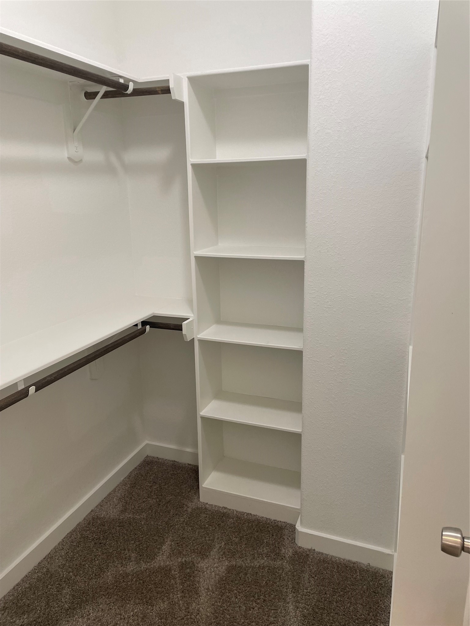 5314 Longmeadow Street, Unit B Houston, TX 77033 - Photo 27 of 32 Primary bedroom closet